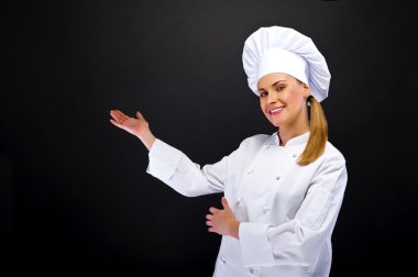 Şef kadın bir şey eller tarafından gösterilen