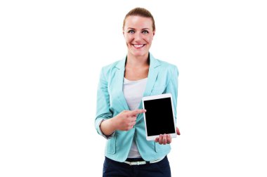 dokunarak tablet ile gülümseyen kadın