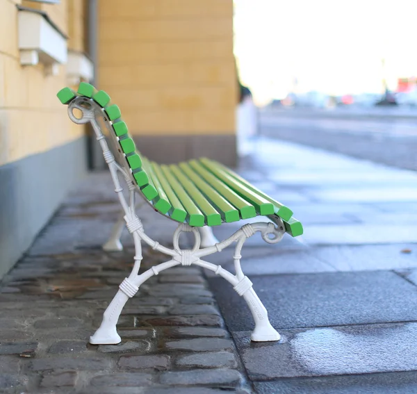 绿色长椅 — 图库照片