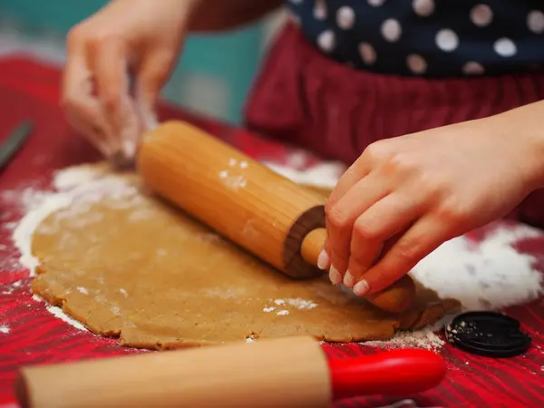 Cuisson des biscuits de Noël — Photo