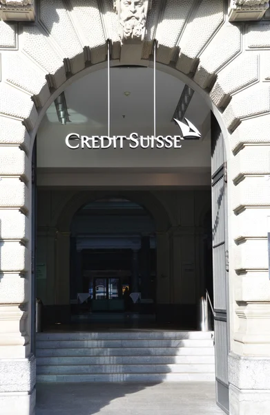 ZURICH - 10 DE ENERO: Credit Suisse es la segunda ba suiza más grande — Foto de Stock