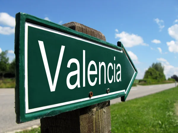 Valencia Wegweiser entlang einer Landstraße — Stockfoto