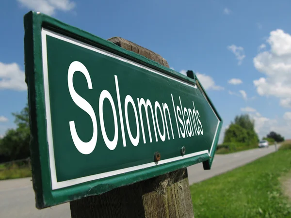 Empty arrow signpost along a rural road — Stock Photo, Image