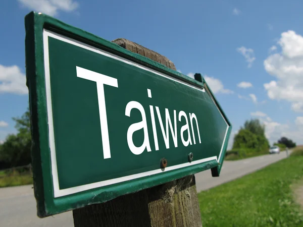 Taiwan wegwijzer langs een landelijke weg — Stockfoto