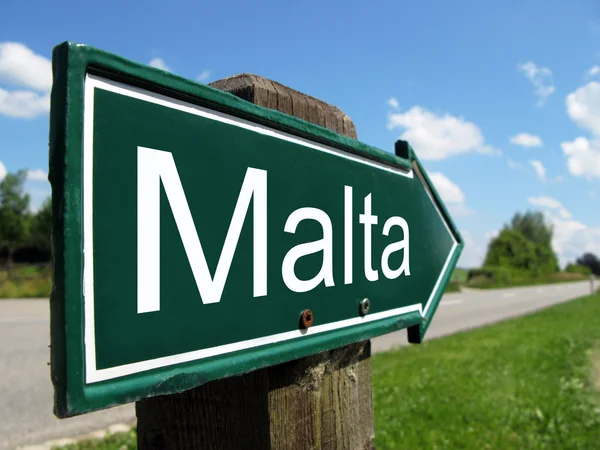 Malta signpost along a rural road — Stock Photo, Image