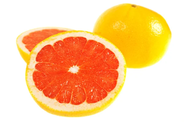 Grapefruit egy fehér háttér, elszigetelt. Szekcionált — Stock Fotó