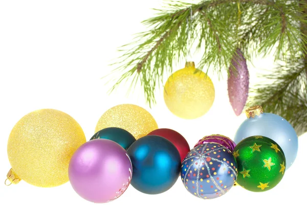 Kerstballen op een witte achtergrond, geïsoleerd — Stockfoto