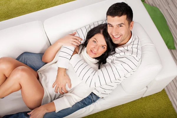 Pareja sonriente —  Fotos de Stock