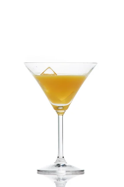 Cocktail isolado em branco — Fotografia de Stock