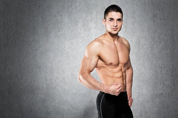 Handsome muscular man — Stock Photo, Image