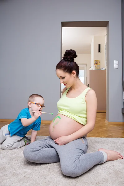 Mutlu anne ve oğul. — Stok fotoğraf