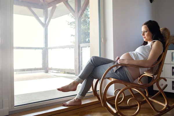 Pregnant woman resting at home — Stock Photo, Image