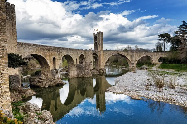 Besalu, middeleeuws dorp — Stockfoto