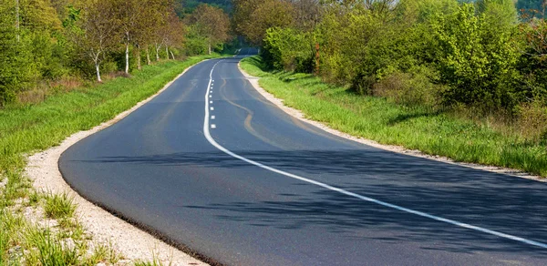 Geradlinige Asphaltstraße — Stockfoto