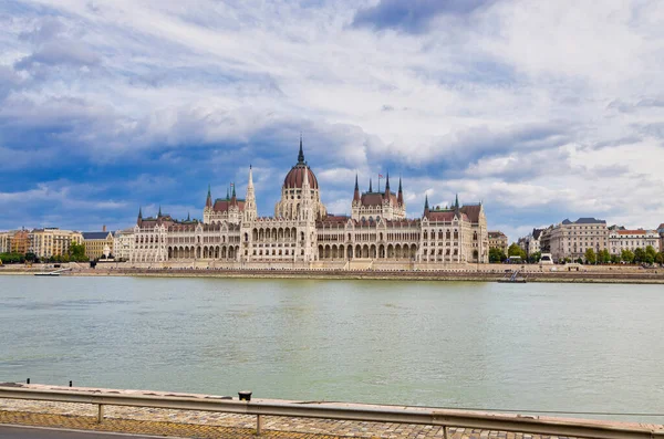 Berühmtes Ungarisches Parlamentsgebäude Budapest — Stockfoto