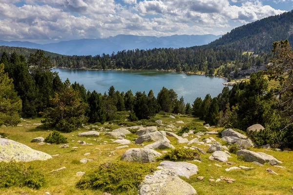 Paisaje Verano Cerdanya Lago Montaña Pirineos Cataluña España — Foto de Stock