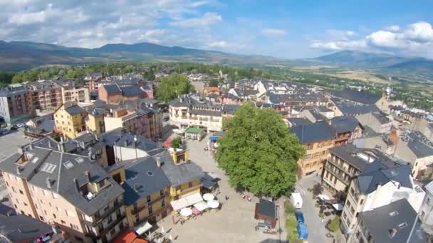 Landschappelijk Uitzicht Woonwijken Kleine Spaanse Stad Puigcerda Pyreneeën Catalonië Spanje — Stockvideo