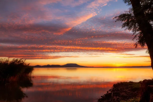 Belo Nascer Sol Sobre Lago Balaton Hungria — Fotografia de Stock