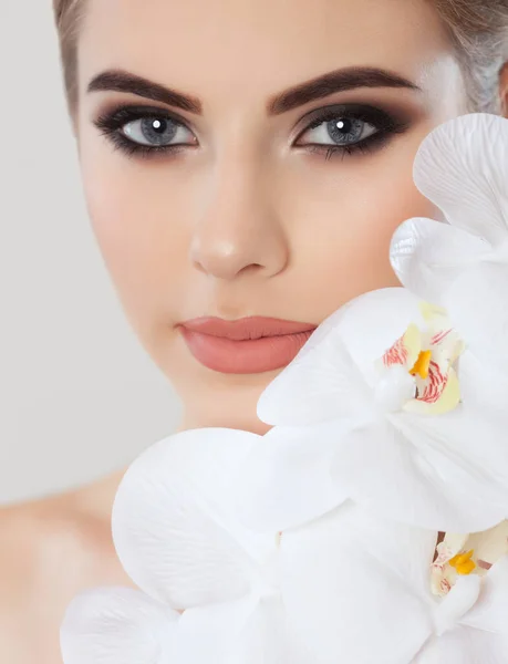 Portrait Woman Beautiful Make Holds White Orchid His Hand Professional — Stock fotografie