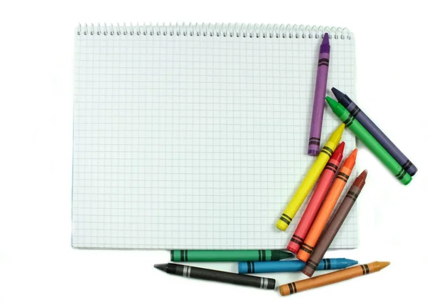Lápices de colores en hoja de papel en blanco — Foto de Stock