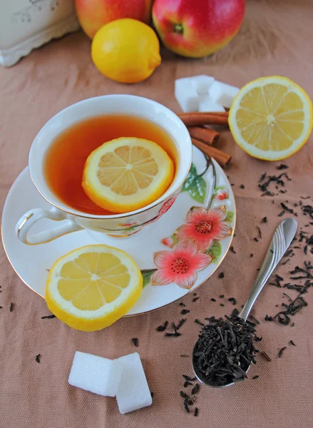 Limonlu çay bardağı — Stok fotoğraf