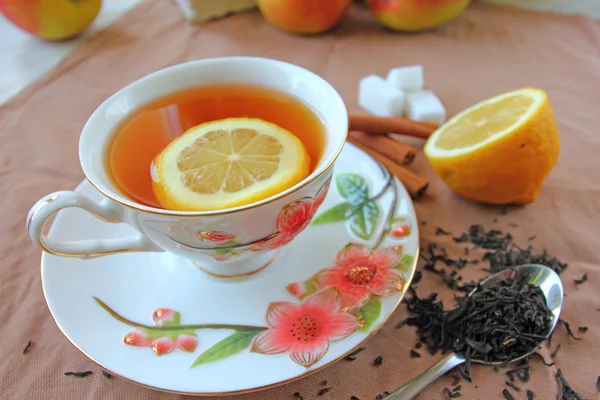 レモン紅茶カップ — ストック写真