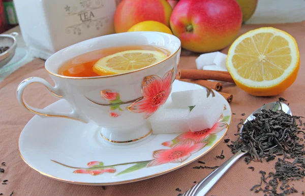 Tea cup with lemon — Stock Photo, Image