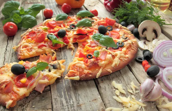 Homemade pizza with ham olives cheese and tomatoes — Stock Photo, Image
