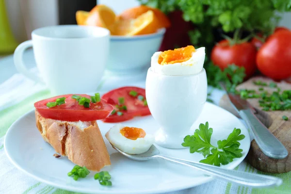 Gekochtes Ei zum Frühstück — Stockfoto