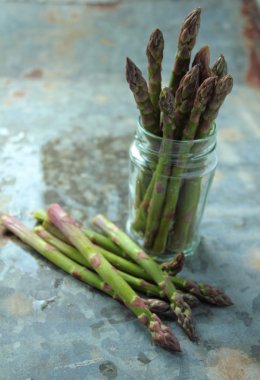 taze kuşkonmaz kökü