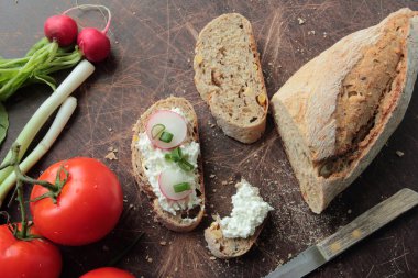 Kahvaltı için sağlıklı sandviç