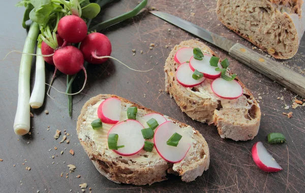 Здоровый сэндвич на завтрак — стоковое фото