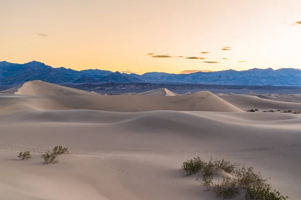 Rollende Sanddünen Bei Mesquite Flats Death Valley Nationalpark Bei Sonnenaufgang Stockbild