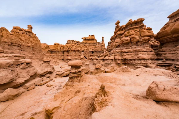 Utah 'taki Goblin Vadisi Eyalet Parkı' nda inanılmaz Hoodoo Rock oluşumları.