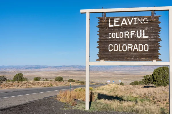 Elhagyva Colorado Jelét Országút Mentén Államhatárnál — Stock Fotó