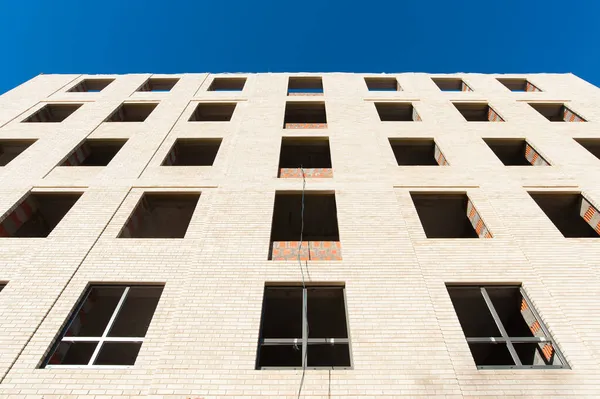 Witte Baksteen Metselwerk Een Blauwe Lucht Achtergrond — Stockfoto