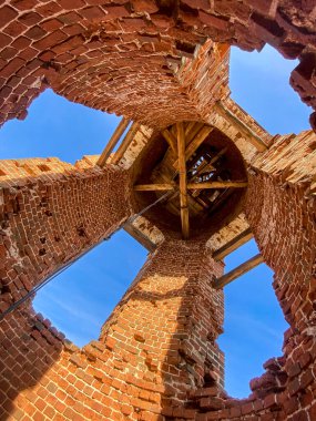 Eski ortaçağ terk edilmiş kilisesi