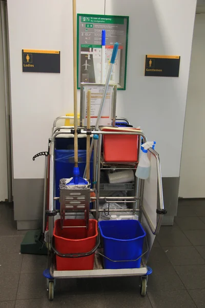 Schoonmaak apparatuur trolley — Stockfoto