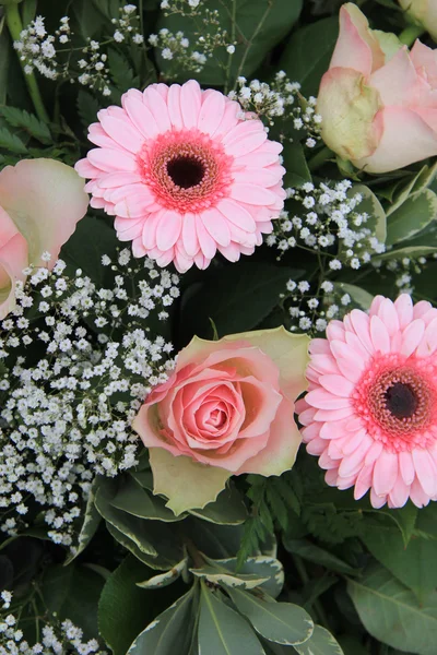 Pink roses and gerberas — Stock Photo, Image