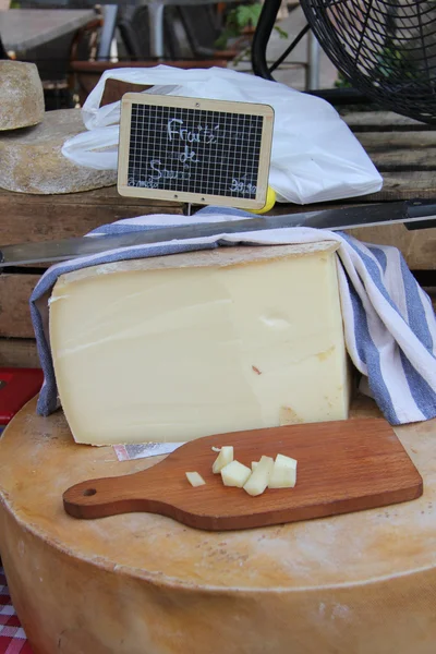 Cheese at a French market — Stock Photo, Image