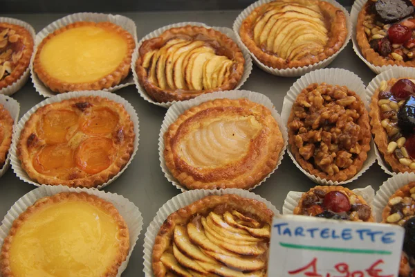 Pâtisserie dans une boutique française — Photo