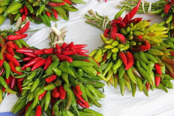 Κόκκινο και πράσινες πιπεριές — Φωτογραφία Αρχείου