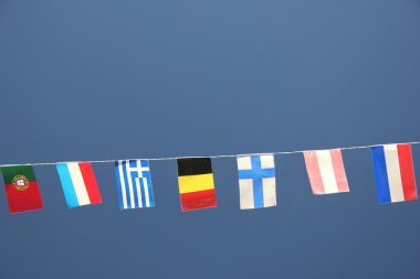Avrupa açık mavi gökyüzü Bayraklarda
