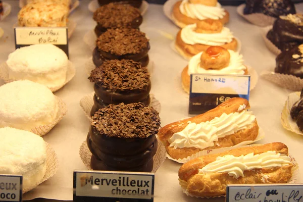 在法国店里的糕饼 — 图库照片