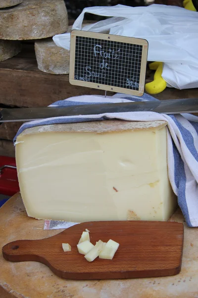 Queijo em um mercado francês — Fotografia de Stock