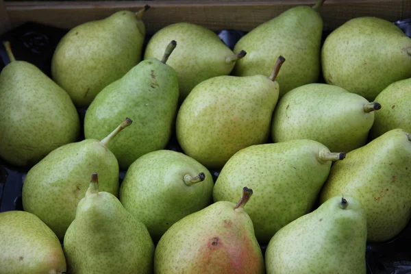 市场上的梨子 — 图库照片
