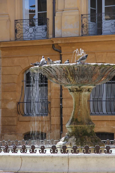 Fontanna w aix en provence — Zdjęcie stockowe