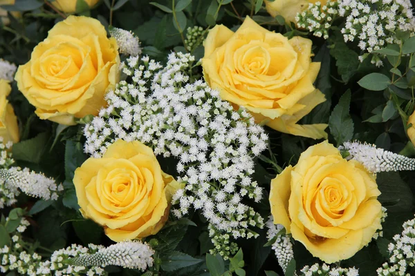 Żółty bukiet róż — Zdjęcie stockowe