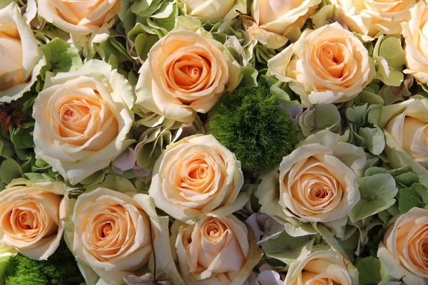 Бледно-розовые свадебные цветы — стоковое фото
