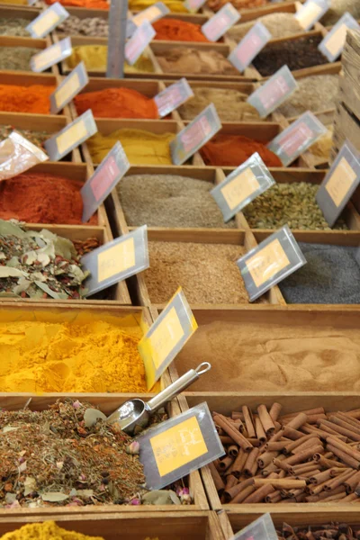 Hierbas y especias en un mercado francés —  Fotos de Stock